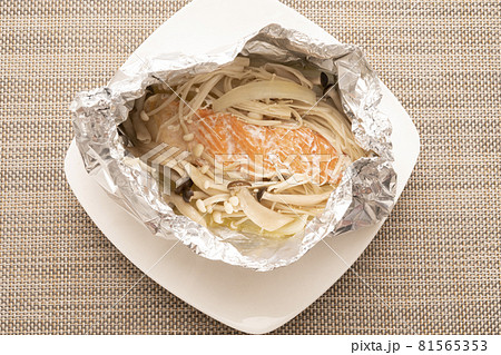 鮭のホイル焼き 81565353