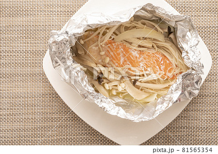 鮭のホイル焼き 81565354