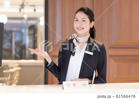 ホテルで働く女性　撮影協力：WEEK芝大門（サンフロンティア不動産） 81566476