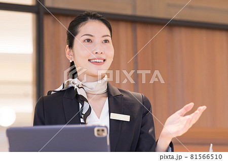 ホテルで働く女性　撮影協力：WEEK芝大門（サンフロンティア不動産） 81566510