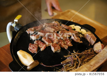 牛肉 食べ物 フード 81567056