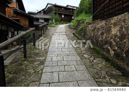 曇り空の馬籠宿 宿場町 中山道 岐阜県 曇り空の馬籠宿 宿場町 中山道 岐阜県 81569980