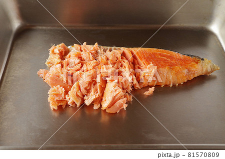 ほぐした焼き鮭 ほぐした焼き鮭 81570809