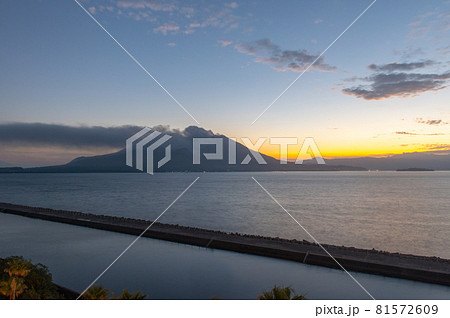 夜明けの桜島 夜明けの桜島 81572609