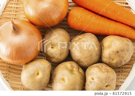じゃがいも 男爵芋と人参と玉ネギの写真素材