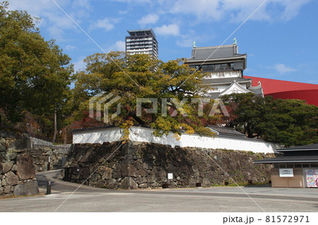 秋の小倉城にて（北九州市小倉北区） 81572971