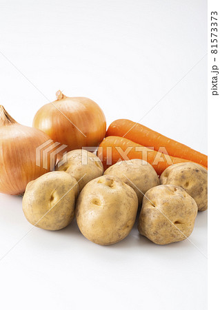 じゃがいも 男爵芋と人参と玉ネギの写真素材