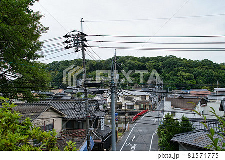 藤戸寺から見た梅雨空の藤戸の街並み 岡山県倉敷市 藤戸寺から見た梅雨空の藤戸の街並み 岡山県倉敷市 81574775