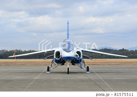 ブルーインパルス 機体正面 T4 練習機 航空自衛隊の写真素材 [81575511