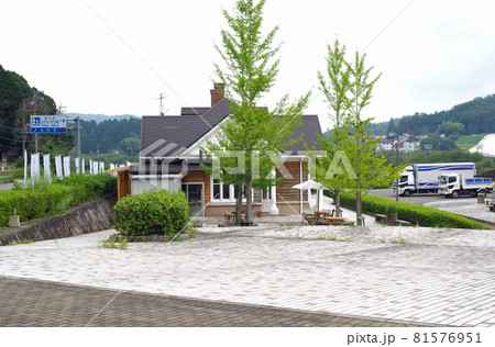 白竜湖畔道の駅の建物の景色 81576951