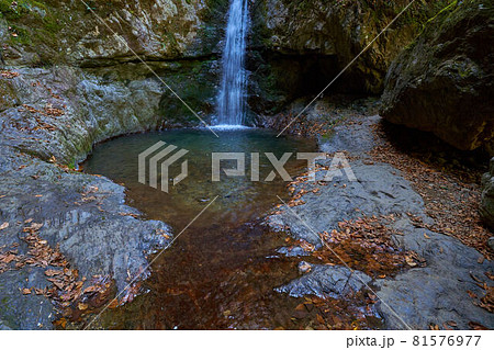 東京都青梅市の御岳山にある七代の滝(ななよのたき) 東京都青梅市の御岳山にある七代の滝(ななよのたき) 81576977