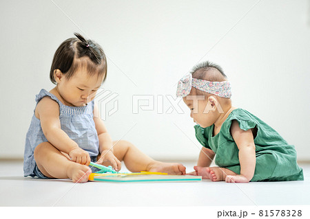 赤ちゃん 子供 幼児 81578328