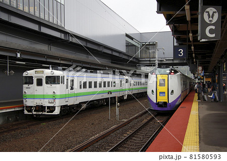 新函館北斗駅に停車中の特急北斗・キハ40 81580593