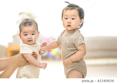 赤ちゃん 子供 幼児 81580636