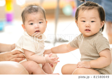 赤ちゃん 子供 幼児 81580649