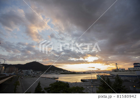 函館市ともえ大橋から見る秋の夕陽シリーズ2021 函館市ともえ大橋から見る秋の夕陽シリーズ2021 81580942