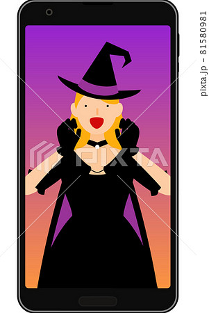 スマホでオンラインハロウィンパーティをするドラキュラの仮装をした男性 81580981