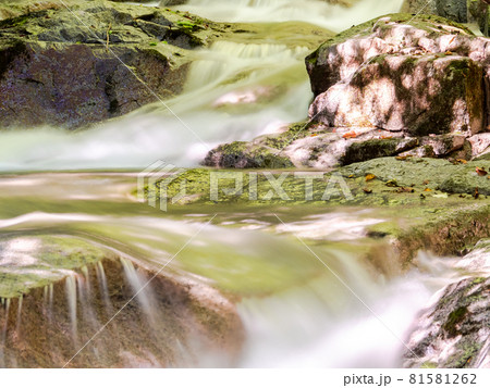 夏の清らかな渓流の景色 スローシャッターで撮った水流の写真素材
