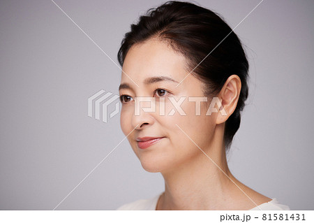 ミドル女性　ビューティー 81581431