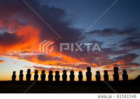 Dramatic colorful sunrise over Moai stone sculptures at Ahu Tongariki, Easter island, Chile. 81581546