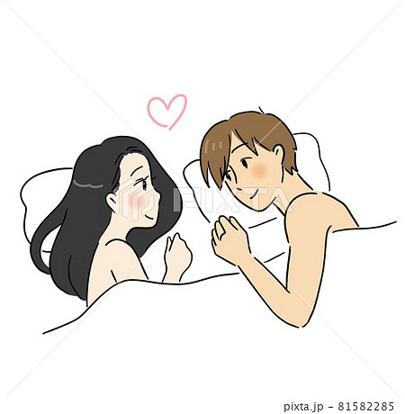 ベッドで幸せそうに見つめ合う男女 81582285