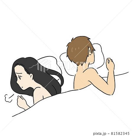 ベッドで不満げに溜息を吐く女性 背中を向けて寝る ベッドで不満げに溜息を吐く女性 背中を向けて寝る 81582345