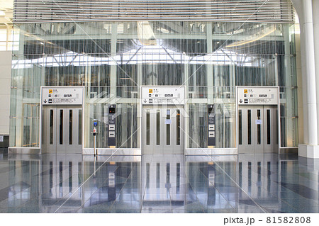 羽田空港第3ターミナル (旧名:国際線ターミナル)　3F出発ロビーのエレベーター 81582808