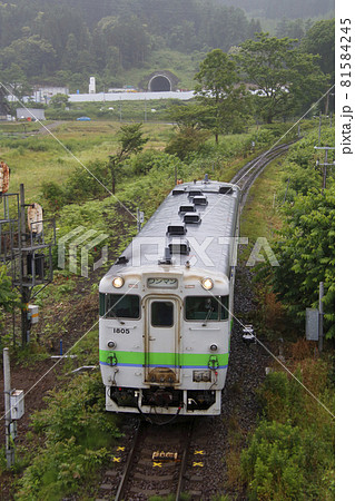 工事中の北海道新幹線渡島トンネルと函館本線キハ40(2021年7月) 工事中の北海道新幹線渡島トンネルと函館本線キハ40(2021年7月) 81584245
