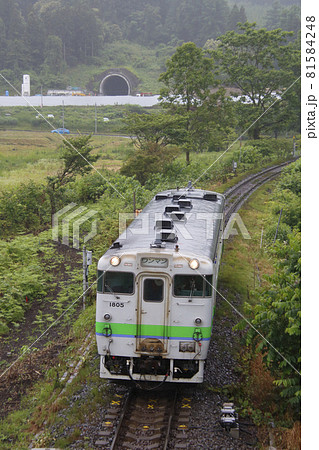 工事中の北海道新幹線渡島トンネルと函館本線キハ40(2021年7月) 工事中の北海道新幹線渡島トンネルと函館本線キハ40(2021年7月) 81584248