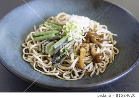 美味しい冷し山菜おろし蕎麦 美味しい冷し山菜おろし蕎麦 81584620