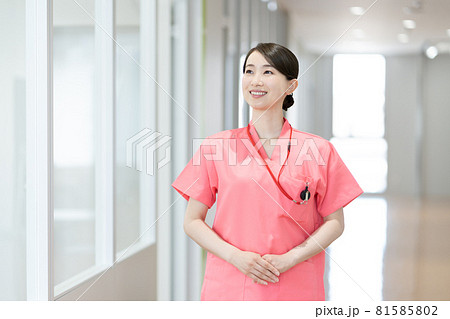 女性医療従事者のポートレート 撮影協力:中央工学校付属日本語学校 女性医療従事者のポートレート 撮影協力:中央工学校付属日本語学校 81585802