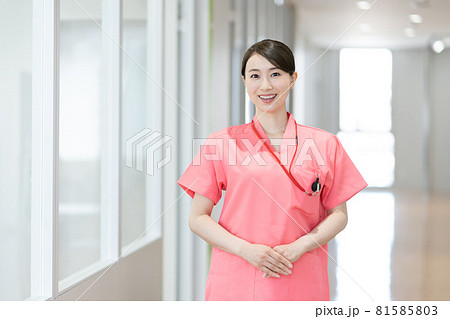 女性医療従事者のポートレート 撮影協力:中央工学校付属日本語学校 女性医療従事者のポートレート 撮影協力:中央工学校付属日本語学校 81585803