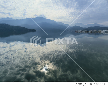 台湾 日月潭 朝霧碼頭からの景観 Sun Moon Lake, Nantou, Taiwan 台湾 日月潭 朝霧碼頭からの景観 Sun Moon Lake, Nantou, Taiwan 81586364