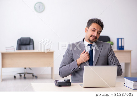 Young male employee working in the office Young male employee working in the office 81587005