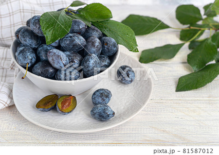 Plums on a light background. Harvesting the autumn harvest. Making jam and sauce. Still life. 81587012