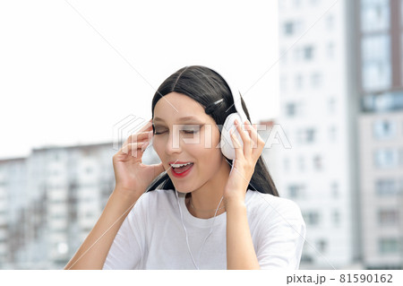 teen girl enjoying music with headphones outdoors teen girl enjoying music with headphones outdoors 81590162