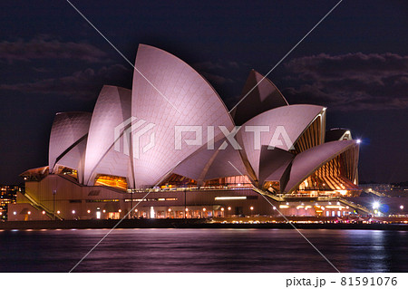 シドニー オペラハウスの夜景ライトアップ 写真素材 81591076
