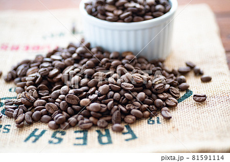 香ばしいコーヒー焙煎豆 香ばしいコーヒー焙煎豆 81591114