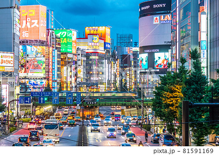 「東京都」新宿大ガードの風景 81591169