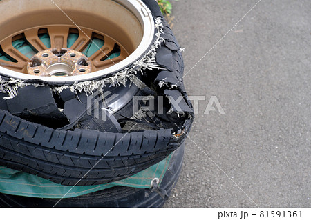 壊れたタイヤのイメージ 81591361