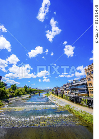 京都市 四条大橋から見る鴨川の風景 81591468