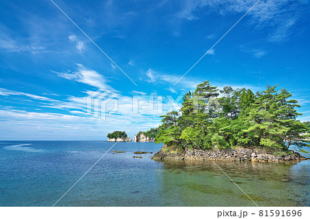 【奥能登の風景 (田の浦湾 弁天島)】 撮影場所：石川県鳳珠郡能登町羽根 81591696
