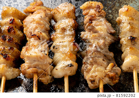 焼鳥(塩焼き)。せせりとぼんじり盛り合わせ。 81592202