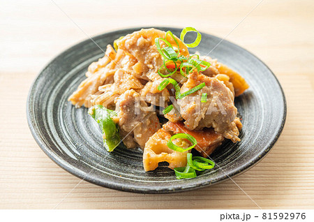 れんこんと鶏肉の味噌炒め 81592976