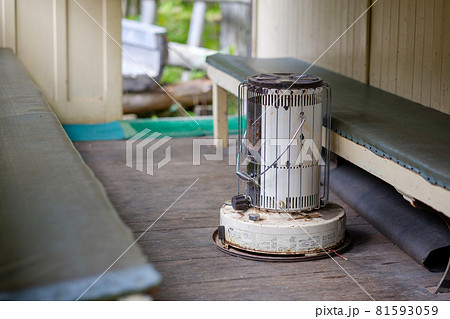 レトロな石油ストーブ 灯油 昭和の写真素材 [81593059] - PIXTA