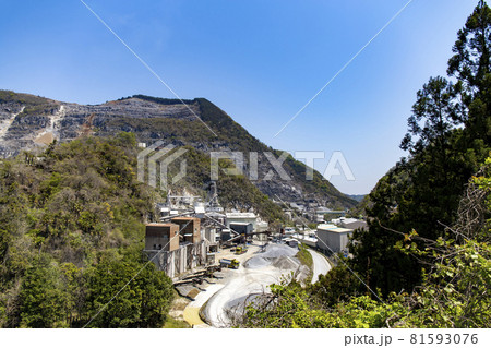 栃木県三峰山(鍋山)の石灰採掘場 栃木県三峰山(鍋山)の石灰採掘場 81593076
