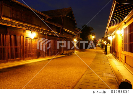 岐阜の長良川河畔の川原町の夜景 岐阜の長良川河畔の川原町の夜景 81593854
