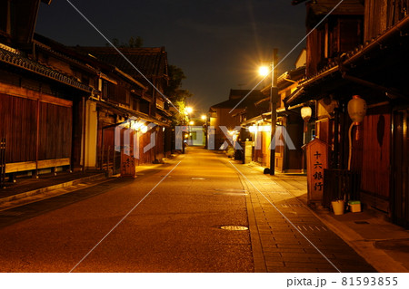 岐阜の長良川河畔の川原町の夜景 岐阜の長良川河畔の川原町の夜景 81593855