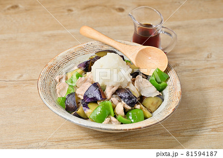 ナスとピーマンの豚肉炒め、大根おろしとポン酢添え。 81594187