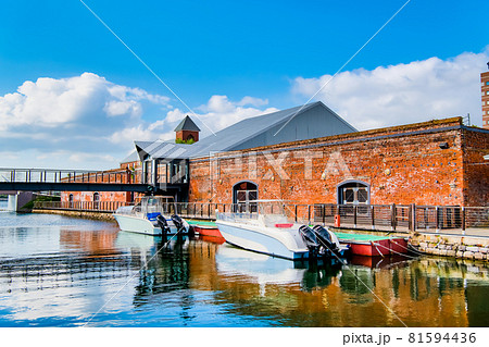 北海道函館市　金森赤レンガ倉庫群 81594436